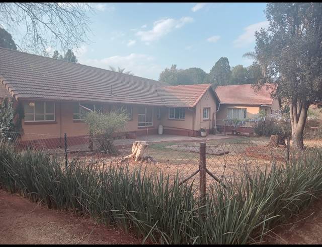 4 BEDROOM FREEHOLD TO LET IN TARLTON
